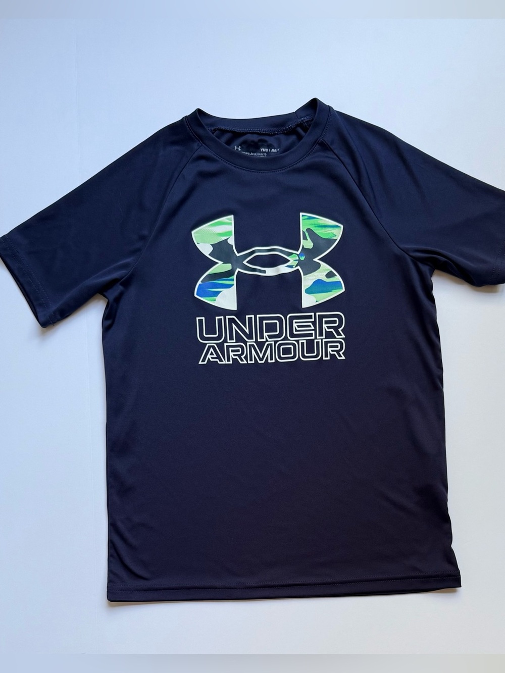 Under Armour Boys Size Youth Medium Navy Tee with Green and Blue Camo Logo